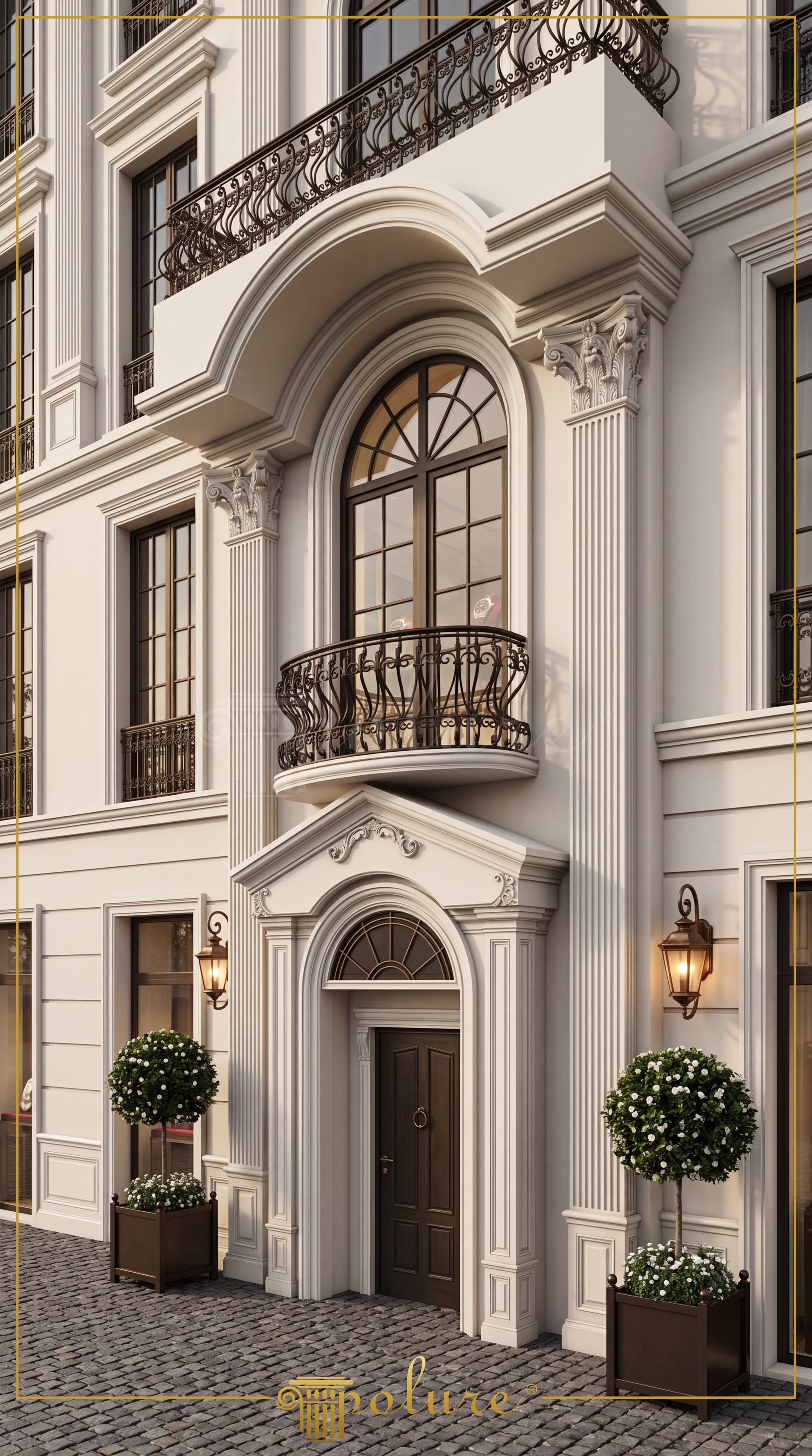 Poliüretan pilaster sütunlar ve kemerli sövelerle süslenmiş neo klasik tarzda beyaz dış cephe giriş kapısı tasarımı.