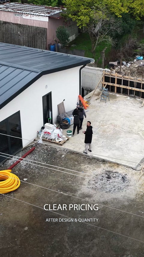 Yapı çevresi ve avlu tarama kapsamını gösterecek açıdan izleniyor