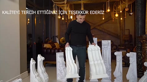 Çeşitli payanda modelleri boyut ve biçim farklarıyla sergileniyor