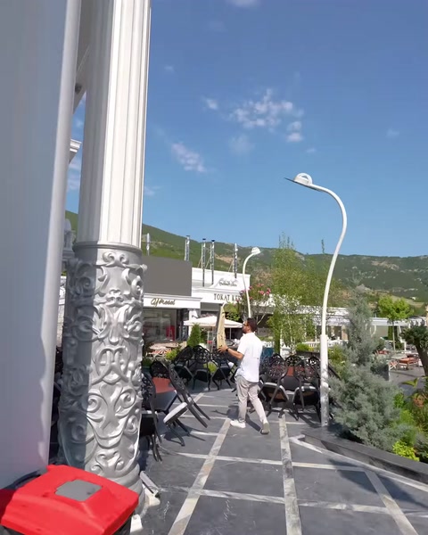 Sütun kaide kısmında kabartma desen detayı