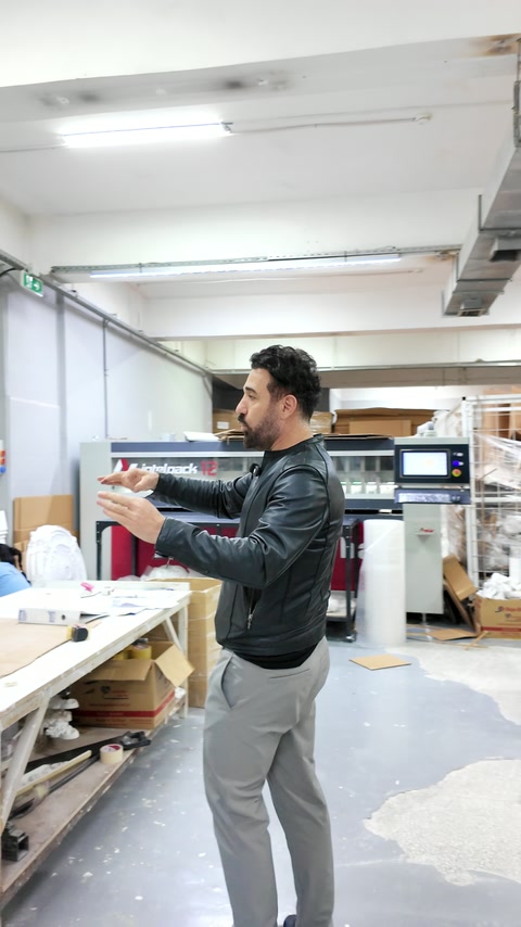 PLC kontrollü kutu makinesi paketleme alanında tanıtılıyor