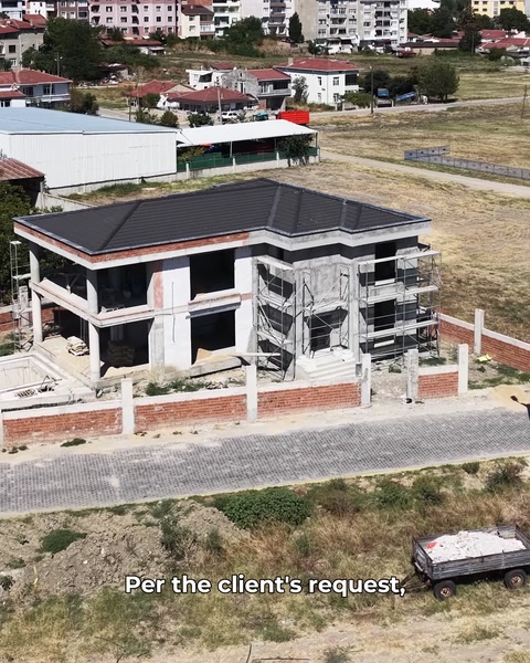 Havadan çekim, sundurma eklenmiş inşaat halindeki gerçek villa