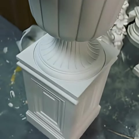 Poliüretan Üzeri Plastik Saksı, Dekoratif Dış ve İç Mekan Saksılarının İmalatı Fabrikadan Halka — 0:13