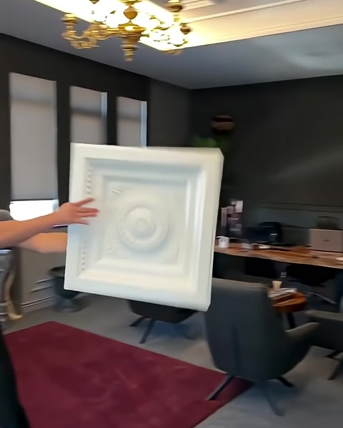 Kare Kaset Kubbe ve Geometrik Tavan Panelleriyle Klasik Mimariyi Modern Alanlara Taşıyan Poliüretan — 0:04