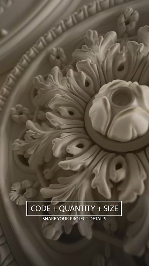 Katmanlı yaprak kabartmalarına sahip tavan göbeğinin merkez detayı