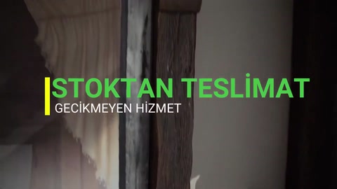 Kiriş uygulaması bulunan kemerli geçiş ve rustik duvar dekorasyonu
