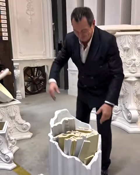 Parçalı sütun gövdesinin iç kesiti yakından inceleniyor