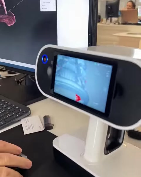 Masaüstü 3D tarayıcı ve tarama yazılımı birlikte çalışıyor