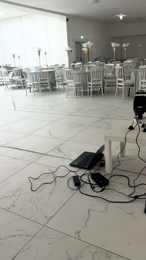 Mevcut salon düzeni ölçüm bilgisayarıyla birlikte genel açıdan görülüyor